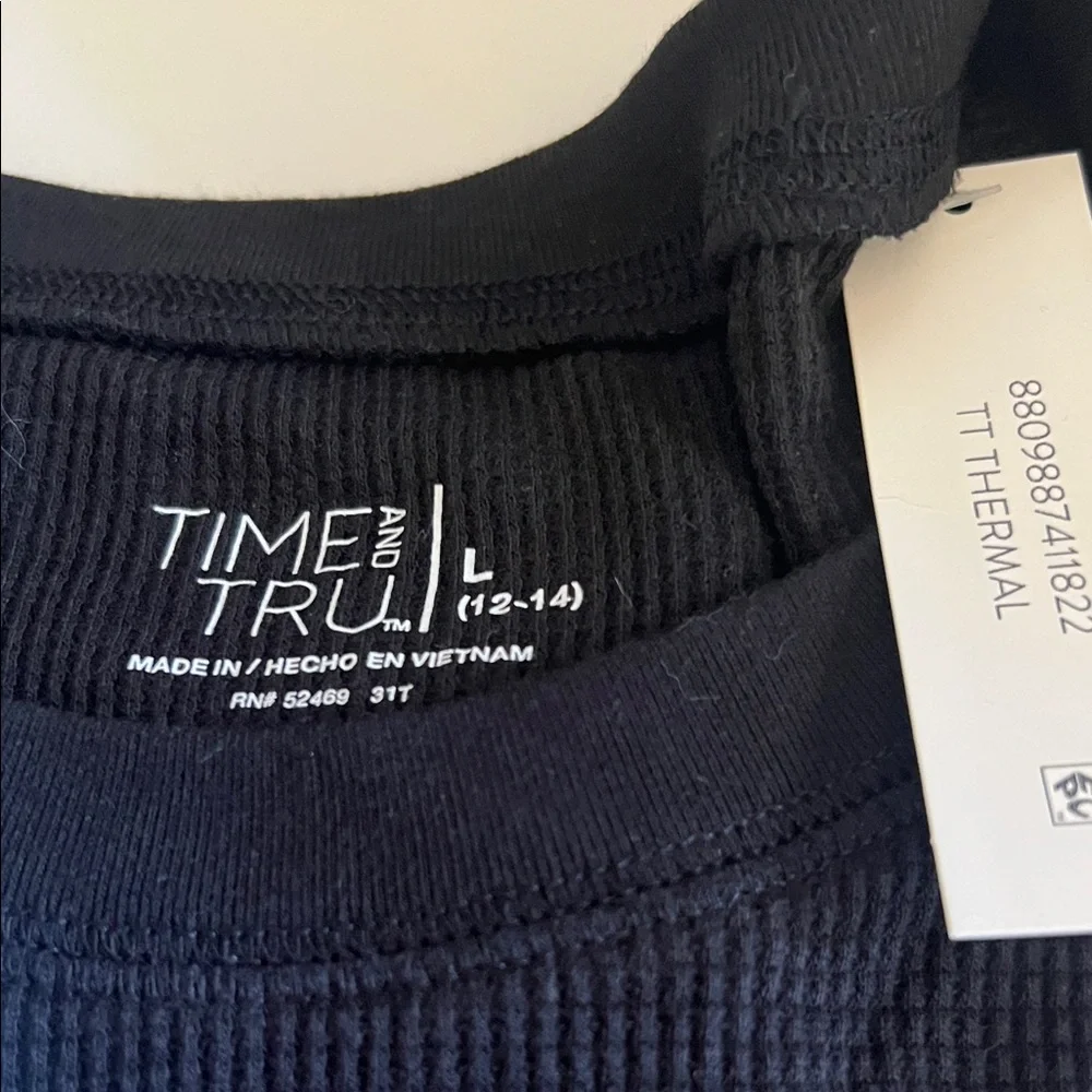 NWT Time and Tru Women’s  Black and Beige Crewneck Sweaters - Picture 2 of 2